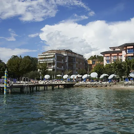 Hotel apartamentowy Front *
